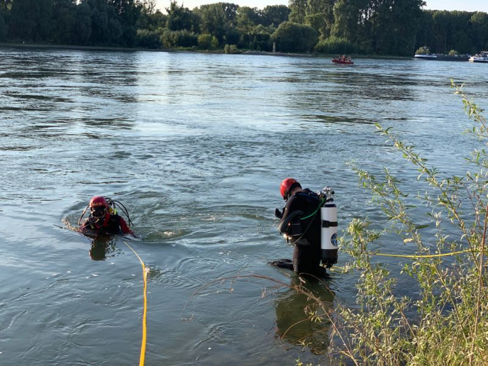 Str mungstauchgang Im Rhein DLRG Ortsgruppe Nordhardt E V 