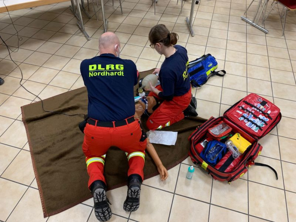 Reanimationstraining DLRG Ortsgruppe Nordhardt E V 